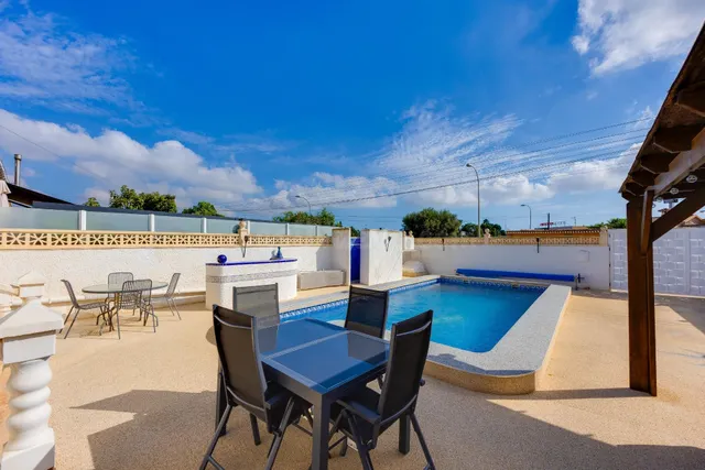 Chalet con parking, piscina, solarium y vistas despejadas! — 2