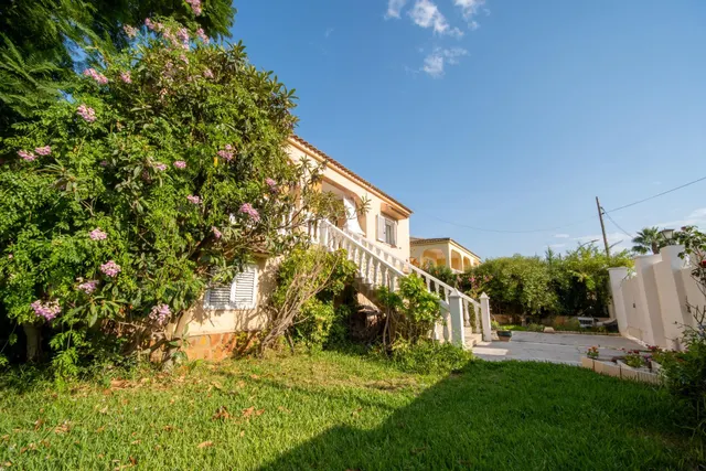 Chalet independiente en parcela esquinera de 515 m2 con gran garaje en Maravisa — 10