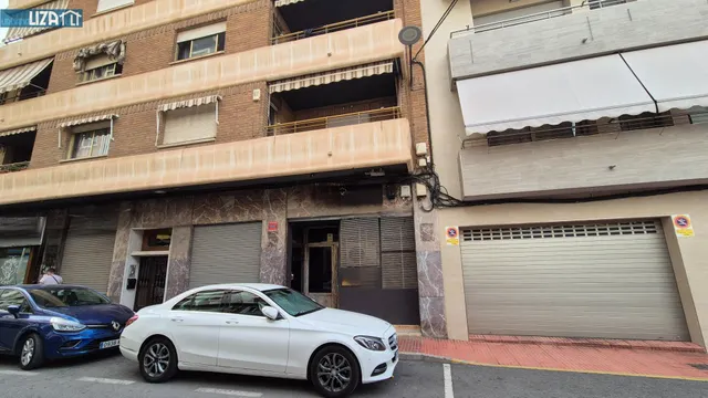 LOCAL COMERCIAL EN ZONA DE ALTA AFLUENCIA — 8