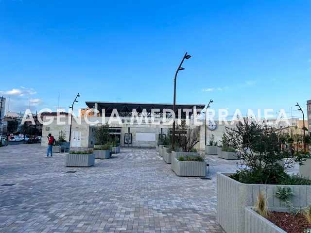 ¡Gran oportunidad de inversión y negocio en Ayora! Local comercial de 158 m2 junto al metro — 9