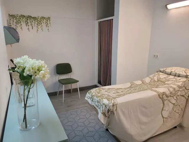 ¡Tu Negocio y Vivienda en el Corazón de Cádiz: 130m2 de Posibilidades Infinitas! — 11