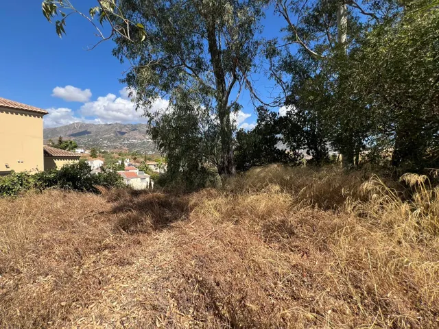 Parcela con Proyecto y Licencia: Villa de Diseño con Vistas Panorámicas al Mar y la Sierra de Mijas — 11