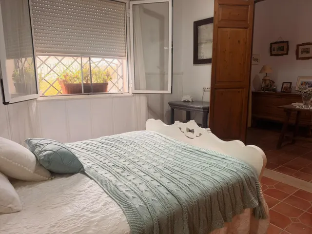 Acogedora casa de planta baja con jardín mediterráneo, patio soleado y gran garaje privado en Las Palas — 39
