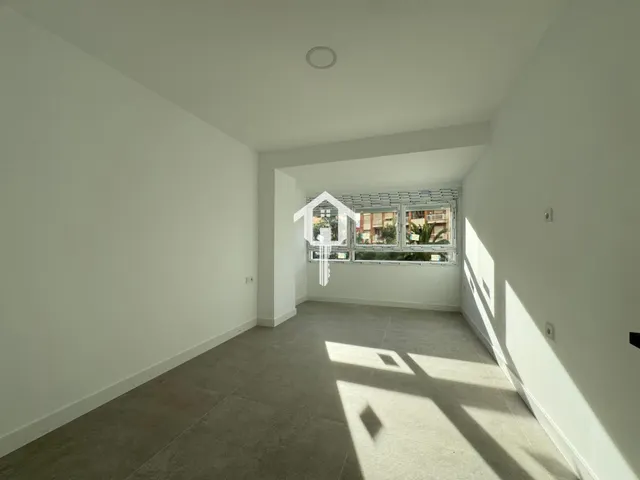 Inmoparadise les ofrece espectacular vivienda en venta en Alicante centro, el edificio los representantes . 120m2, 3 dormitorios, dos baños,reformada. — 16