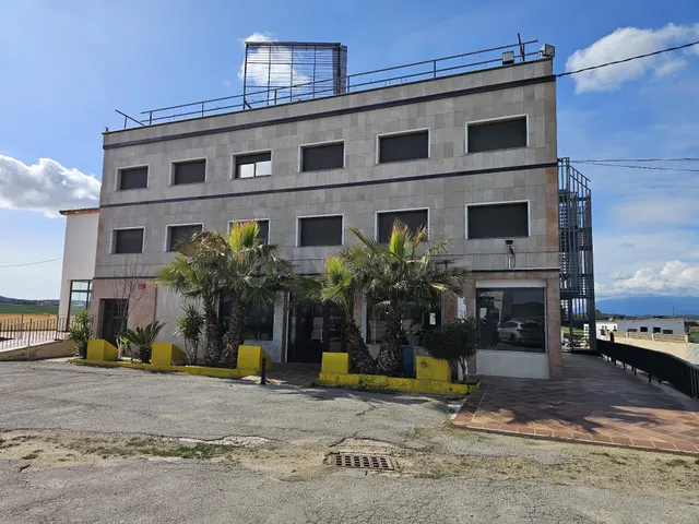 EDIFICIO CON POSIBLE LICENCIA DE RESTAURACIÓN Y USO TURÍSTIC