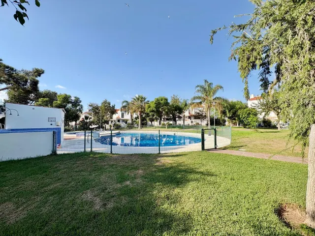 Casa adosada con dos patios privados y piscina comunitaria en Caleta de Vélez — 32