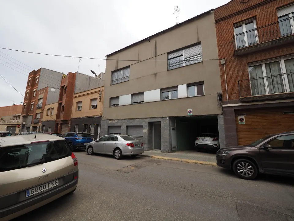 SE VENDE EDIFICO EN SABADELL, ZONA LA CREU DE BARBERA