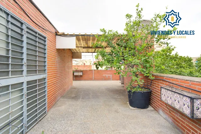 EN VENTA ATICO DÚPLEX CON GRAN TERRAZA JUNTO ESTACIÓN DE AUT - foto 2