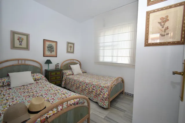 CHALET INDEPENDIENTE EN COSTA SANCTI PETRI A 700 METROS DE LA PLAYA — 14