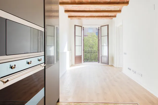 VIVIENDA REFORMADA EN SAGRADA FAMILIA — 28