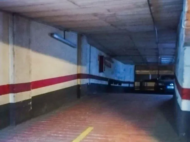 Amplia plaza de parking en Barcelona zona Dreta de l´Eixample — 16