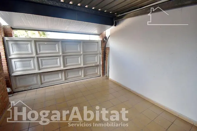 Atractivo chalet amplio con piscina privada, garaje y terraza, todo amueblado y cerca de la playa. — 35