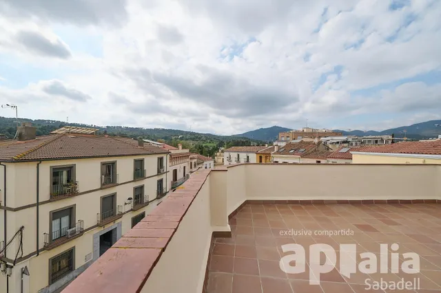 CASA UNIFAMILIAR ADOSADA EN SENTMENAT — 37