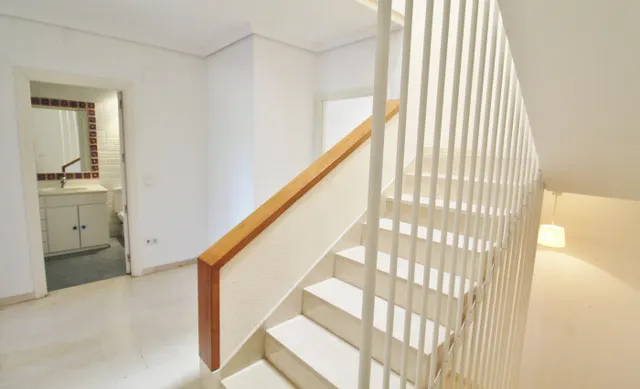 Exclusivo adosado en vistahermosa, Alicante — 439 m2 y dos grandes terrazas — 29
