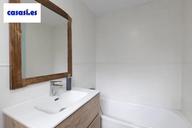 Casa independiente con piscina en La Zubia. — 22