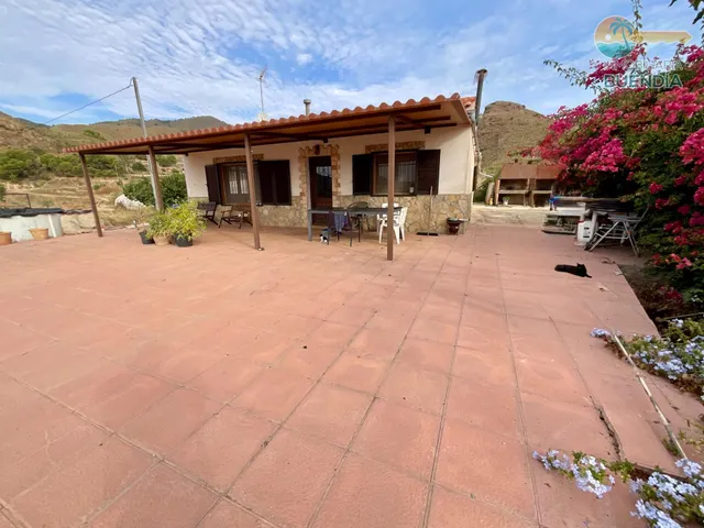 ENCANTADORA CASA CON VIÑEDO ECOLÓGICO, VISTAS PANORÁMICAS Y  - foto 3