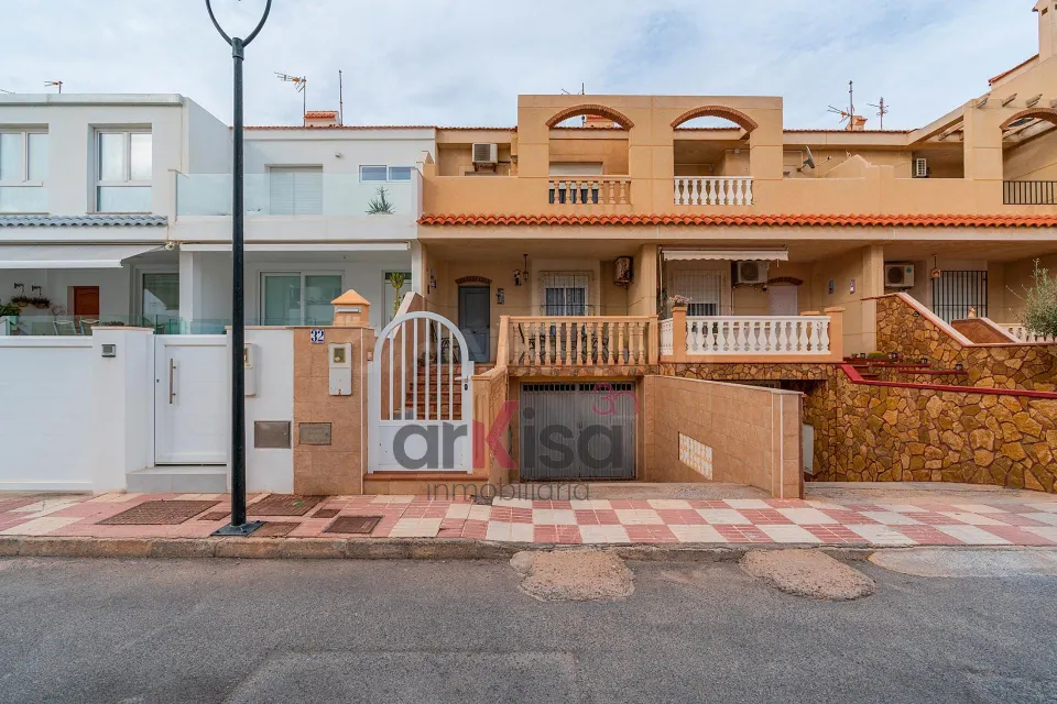 VIVE JUNTO AL MAR EN BALANEGRA | DÚPLEX DE 4 DORMITORIOS CON GRAN SÓTANO