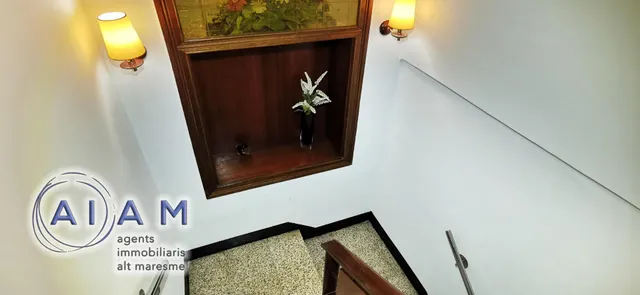 Edifidio con local y vivienda dúplex en carrer Església — 18