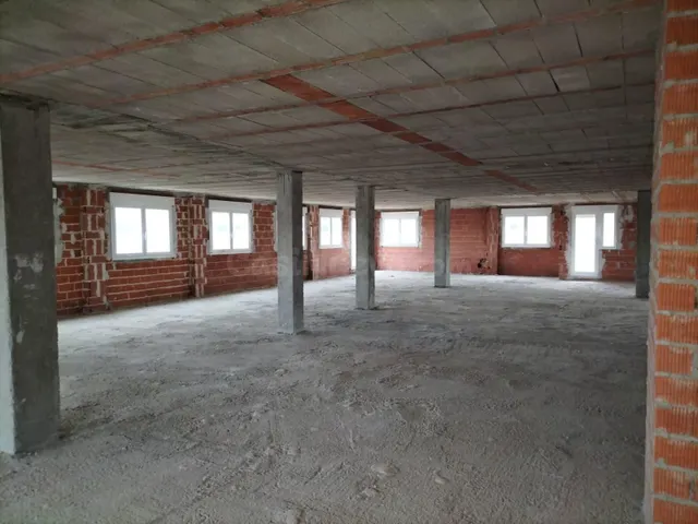MONCASA VENDE EDIFICIO COMERCIAL EN VILLAMURIEL DE CERRATO - foto 5