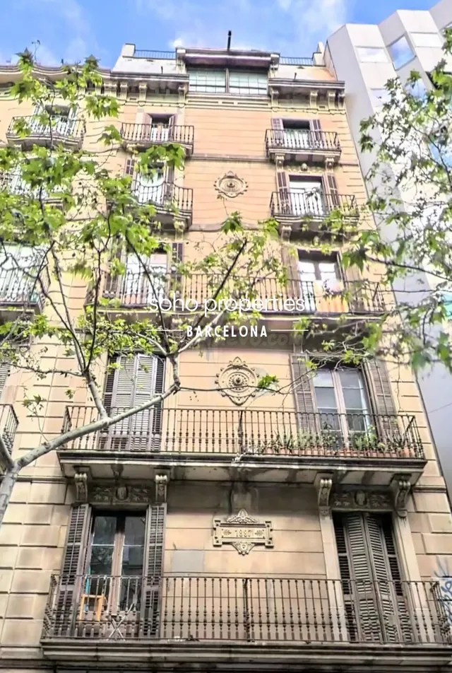 Ático Dúplex en Finca Regia para Reformar con Gran Terraza e