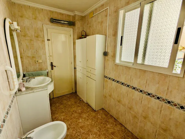 Casa de pueblo de grandes dimensiones en Guardamar pueblo. — 15