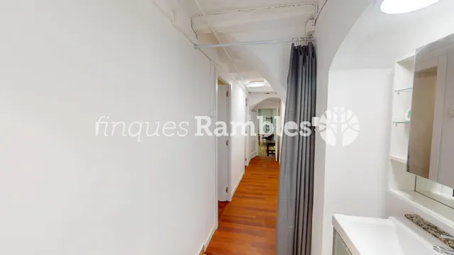 Casa de poble al centre de La Pobla de Claramunt amb molt potencial — 15