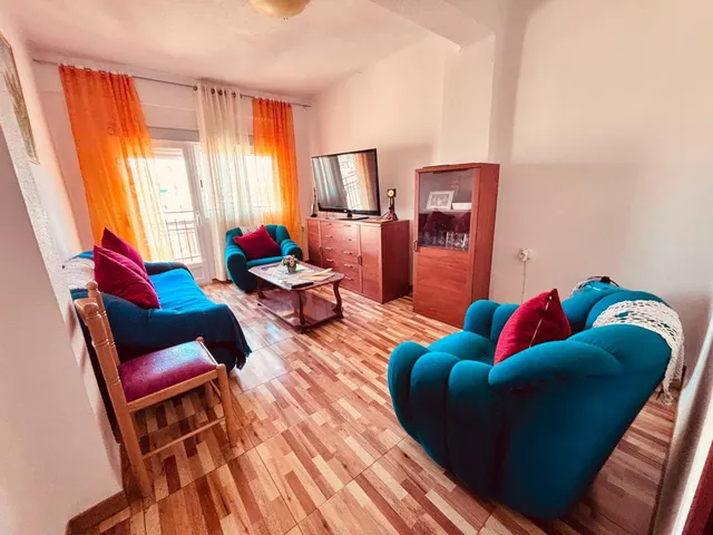 Amplia vivienda de 4 dormitorios y ascensor en carolinas altas. — 7
