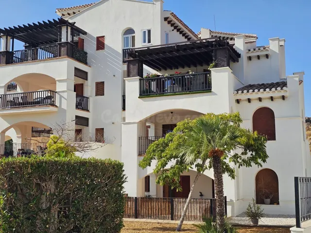 AMPLIO APARTAMENTO CON VISTAS AL GOLF Y 3 PLAZAS DE GARAJE –