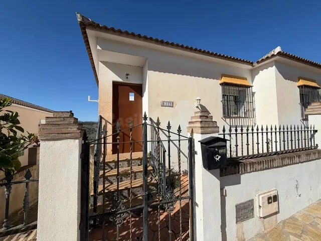 Venta de Chalet independiente en Alcaucín, Málaga. - foto 3