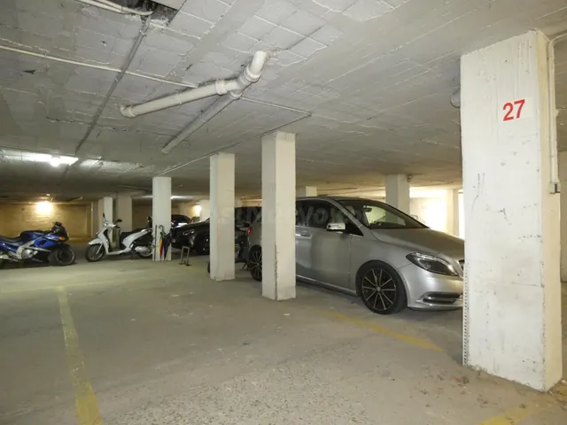 CALONGE: Gran plaza de parking de 18 m2. para coche y moto,  - foto 3