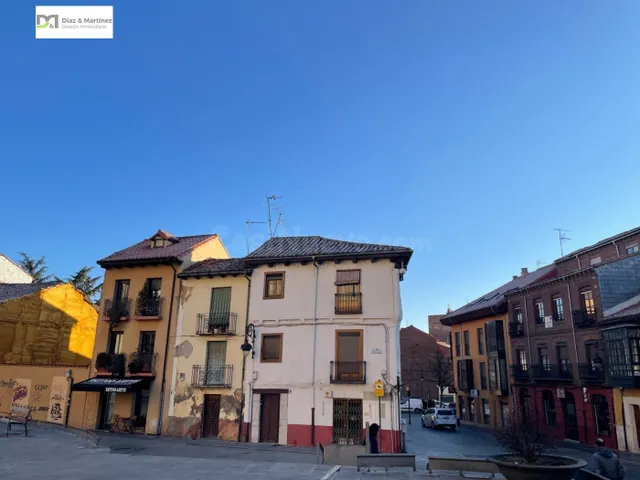 Casa  detras de la catedral — 2