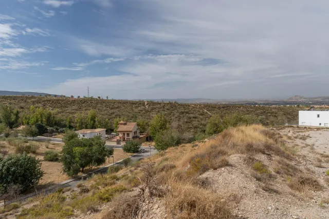 Terreno urbano de 750 m2 en Altos de La Zubia. Parcela 17, manzana M — 24