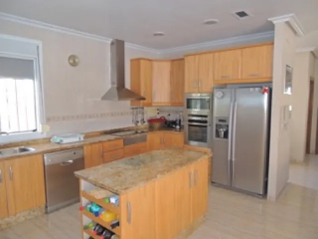 CHALET DE LUJO CON MUY BUENA ORIENTACION EN LUGAR MUY TRANQUILO — 29