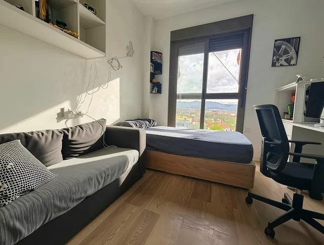 Piso de 3 dormitorios y 2 baños con terraza, piscina y garaje cerrado en La Ermita, Algeciras — 15
