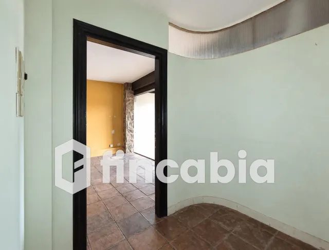 Casa para reformar con patio, balcones y local en Breda — 36