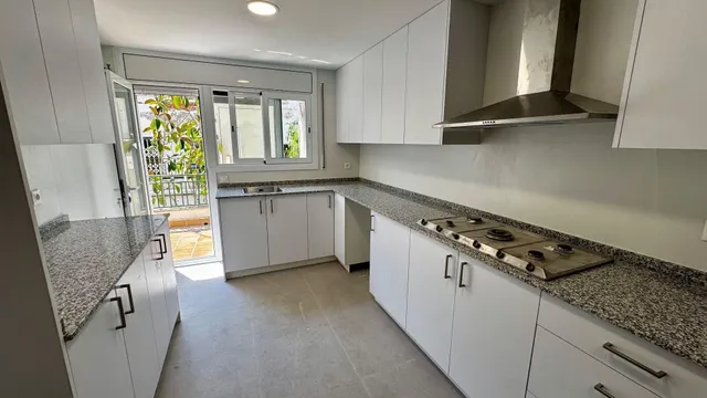 Casa unifamiliar amb ascensor davant del parc de vallparadís — 14