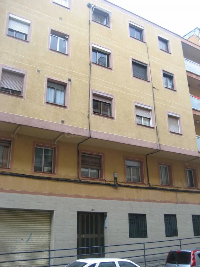 Se vende Piso OKUPADO en Calle CL MOSSEN CINTO VERDAGUER 30 