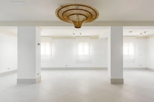 Amplio local comercial de 123m2, totalmente reformado en Zon - foto 4