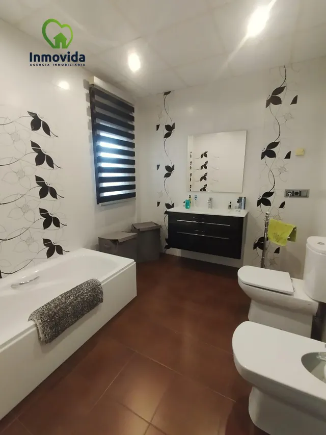Casa Reformada con Espacios Exteriores en Córdoba - €380,000 — 33