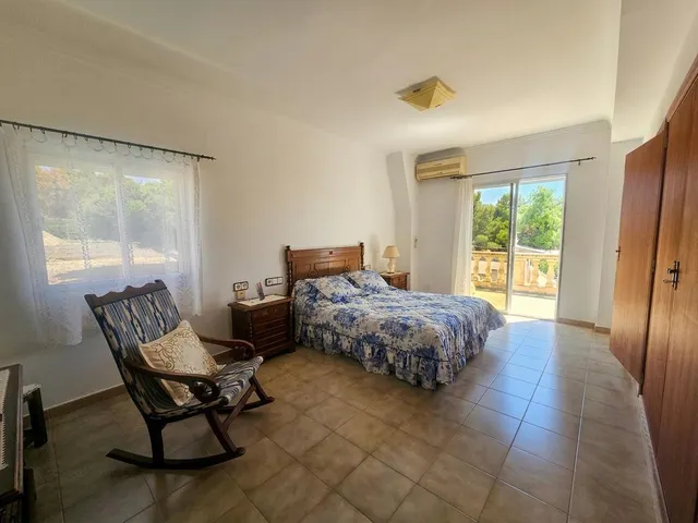 Exceptional Detached Corner Villa with Swimming Pool and Prime Location — 29