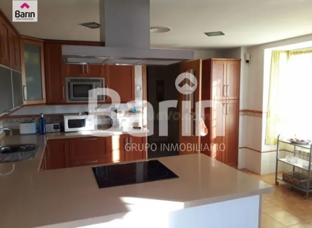 Impresionante Chalet Independiente con Jardín y Piscina en U - foto 4