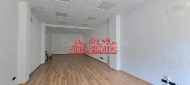 SE ALQUILA LOCAL COMERCIAL, DIVIDIDO EN 2 SALAS EN ELCHE (AL