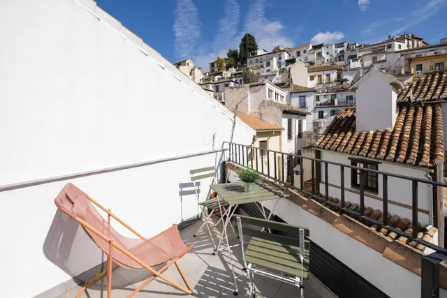 ÁTICO CON TERRAZA Y VISTAS ESPECTACULARES EN CALLE ELVIRA — 3