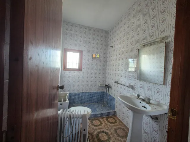 CASA EN EL CAMPO CERCA DEL PUEBLO — 44