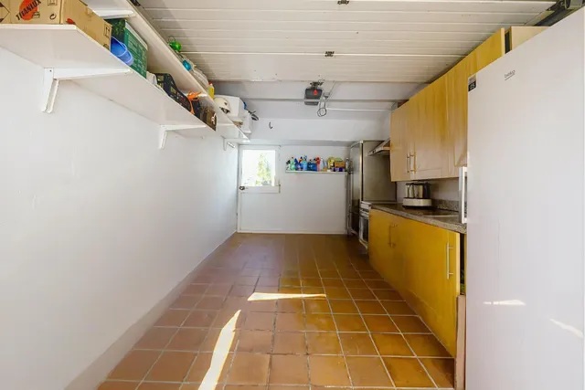 Gran casa unifamiliar con piscina privada, 4 dormitorios y semisótano. — 26