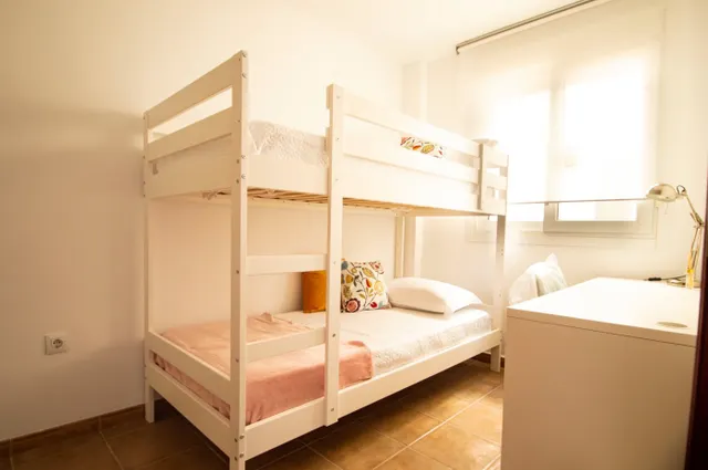 VIVIENDA TOTALMENTE AMUEBLADA CON PATIO INTERIOR — 12