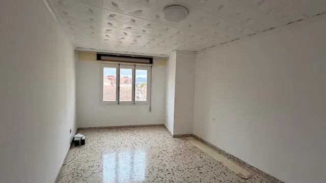 Piso grande , se alquila vacio. solo incluye los electrodomésticos — 8