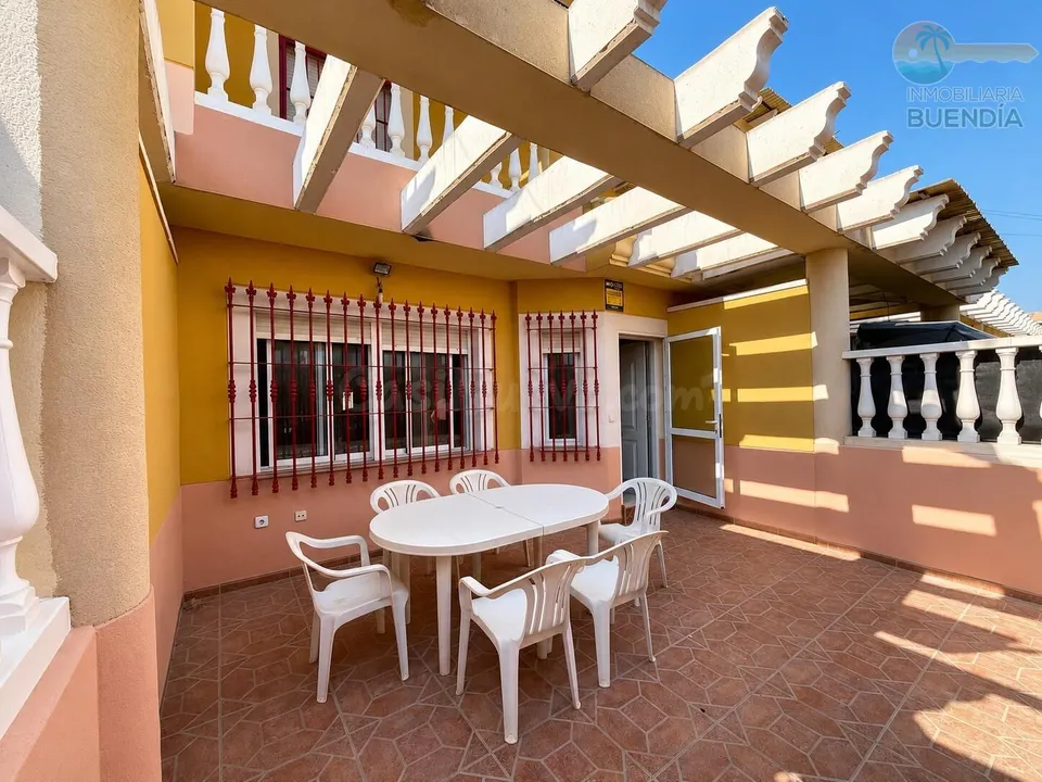 Triplex en bahia con amplias terrazas y plaza de parking