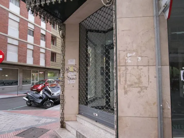 Urbis te ofrece local en alquiler en zona Labradores,  Salamanca. — 2