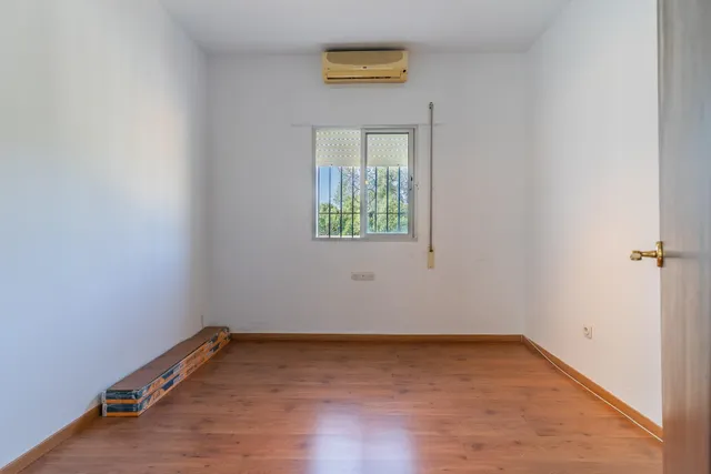 CASA CON AMPLIO JARDÍN EN CANTARRANAS — 47